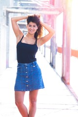 Obraz premium Young woman walking on the bridge