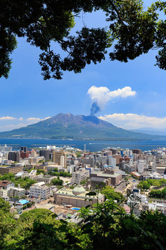 桜島の噴火 -城山展望台からの眺望-