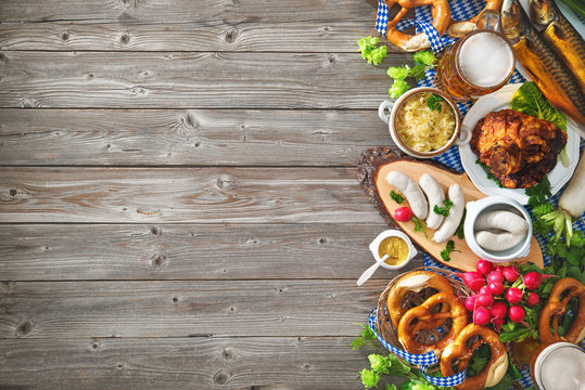 Bier, Schweinshaxe, Sauerkraut, Wei&szlig;wurst und andere bayerische Spezialit&auml;ten. Oktoberfest