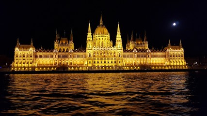 Fototapeta premium Parlement Budapest Nuit