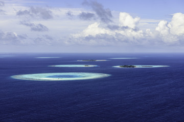 Fototapeta na wymiar atolls - maldives