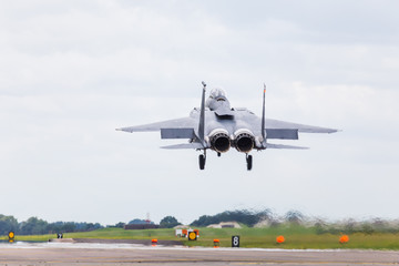Fototapeta na wymiar F-15E comes into land