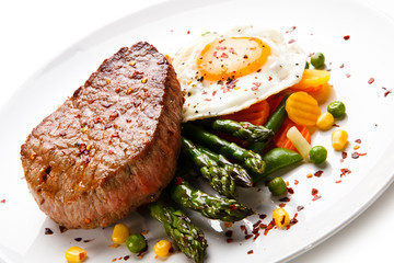 Grilled steak with asparagus and fried egg 