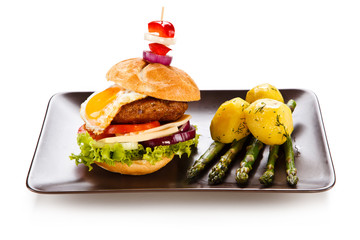     Hamburger with asparagus and potatoes