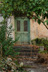 Fototapeta na wymiar old green door