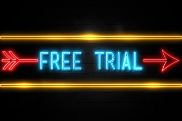 Obraz premium Free Trial - fluorescent Neon Sign on brickwall Front view