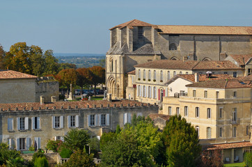Saint-Emilion, vue sur l'&eacute;glise coll&eacute;giale, Gironde, France