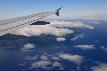 Fototapeta na wymiar Anflug auf Ponta Delgada (Azoren)