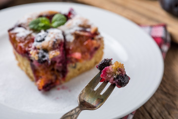 Yeast cake with plums and blueberries.