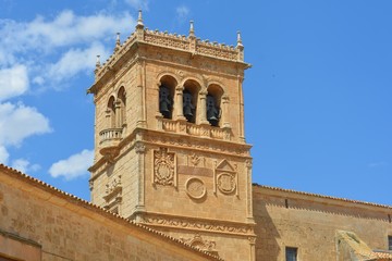 Fototapeta na wymiar Detalle de torre plateresca en Morón de Almazán