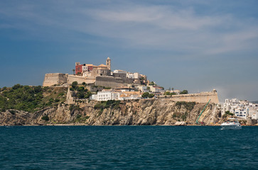 Fototapeta na wymiar panorámica de Ibiza desde el mar