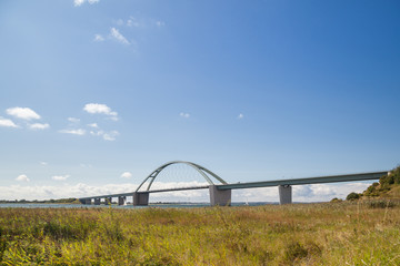 Fototapeta na wymiar fehmarnsundbrücke