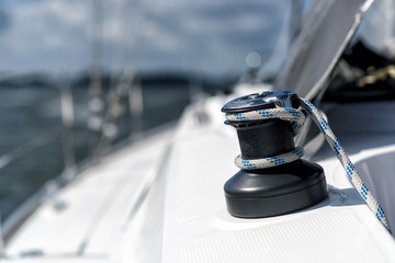 Winsch auf einer Segelyacht