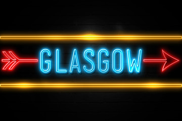 Obraz premium Glasgow - fluorescent Neon Sign on brickwall Front view