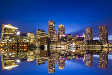 Naklejka premium Boston Skyline from Downtown Harborwalk at Night 