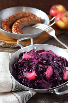 Stewed red cabbage with spicery and apples