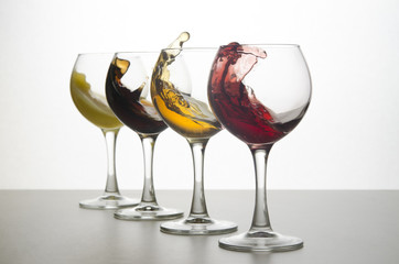 Spatter a glass with wine, beer, champagne, juice, water