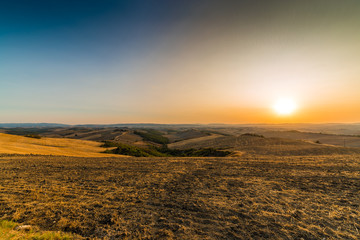 Fototapeta premium Sunset on Tuscan fields
