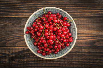 Red currantt in bowl
