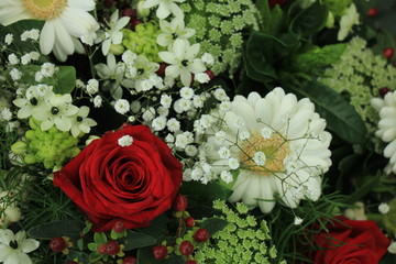 Obraz na płótnie Canvas White and red wedding bouquet