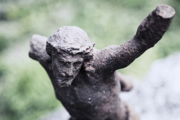Obraz premium Partially destroyed ancient statue of the crucifixion of Jesus Christ (Faith, religion, suffering, love, God concept)