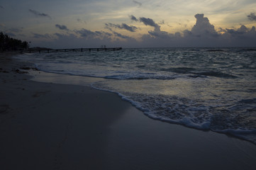 Obraz premium Sunrise on the Beach in Playa del Carmen, Mexico