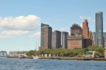 Obraz premium Downtown New York City skyline with the Hudson River in the foreground