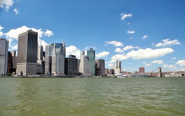 Obraz premium Downtown New York City skyline with the Hudson River in the foreground