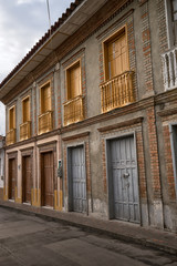 Fototapeta na wymiar colonial building facade in Buga Colombia