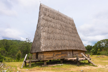 "rong", towering communal house of Bahnar and Giarai ethnic groups in Vietnam