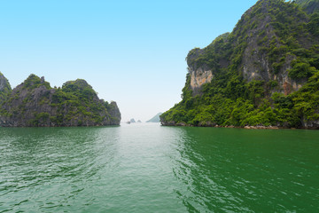 Fototapeta na wymiar limestone rocks in Ha Long Bay, northern Vietnam