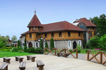 Obraz premium Castle of stone and wood with a red roof.