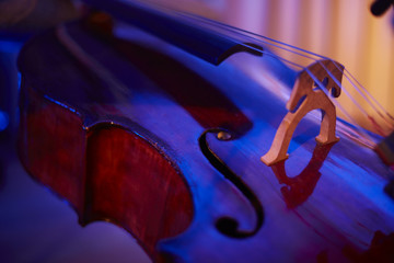 Cello Detail farbig © Cyb Addison