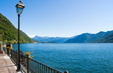 Architectures and landscapes of Como Lake