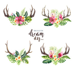 Naklejka premium Hand drawn watercolor deer horns with tropical flower bouquets. Exotic palm leaves, jungle tree, brazil tropic botany flowers and cow skull. Aloha collection.