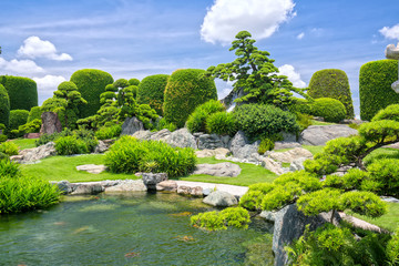 Beautiful garden in the ecotourism is designed in harmony with many cypress, pine, stone, water and ancient trees bearing the traditional culture of traditional Japanese gardens.