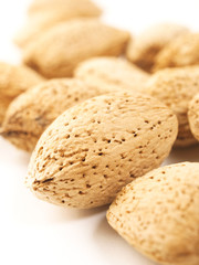 Almendras marcona vista de cerca y de frente