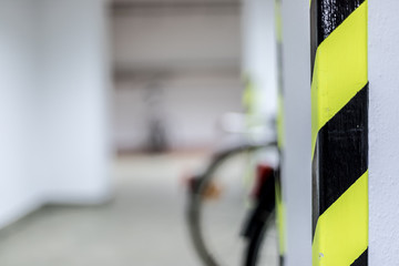 Fahrradkeller mit Warnband