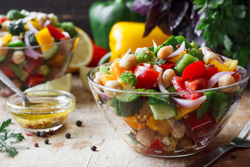 Vegetable salad with chickpeas
