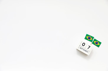Obraz premium SEPTEMBER 7 Wooden calendar Concept independence day of Brazil and Brazil national day.with space for your text