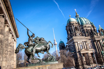 Reiter vor dem Berliner Dom © geraldpohl.de