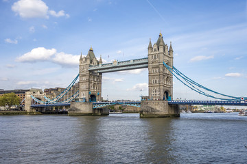 Fototapeta na wymiar famous old drawbridge called tower bridge in London