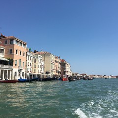 Fototapeta na wymiar Venise, promenade en bateau 