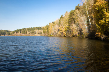 Fototapeta na wymiar Lake in autumn forest