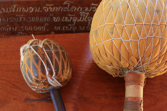 Mailloches. Gong. Wat Simuong. Wat Si Muang. Vientiane. Laos. / Gong. Wat Simuong. Wat Si Muang. Vientiane. Laos.