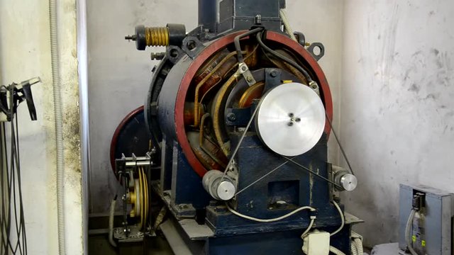 Elevator engine in action