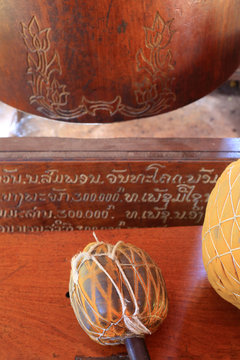 Mailloches. Gong. Wat Simuong. Wat Si Muang. Vientiane. Laos. / Gong. Wat Simuong. Wat Si Muang. Vientiane. Laos.