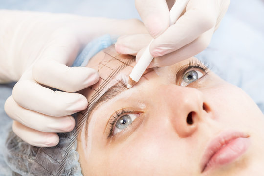 Microblading eyebrows workflow in a beauty salon 