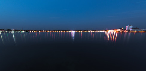 Hafen von Umag bei Nacht