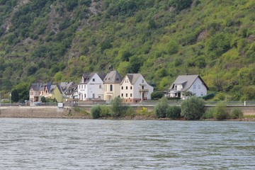 Fototapeta na wymiar Ehrenthal, Stadtteil von St. Goarshausen, im Oberen Mittelrheintal